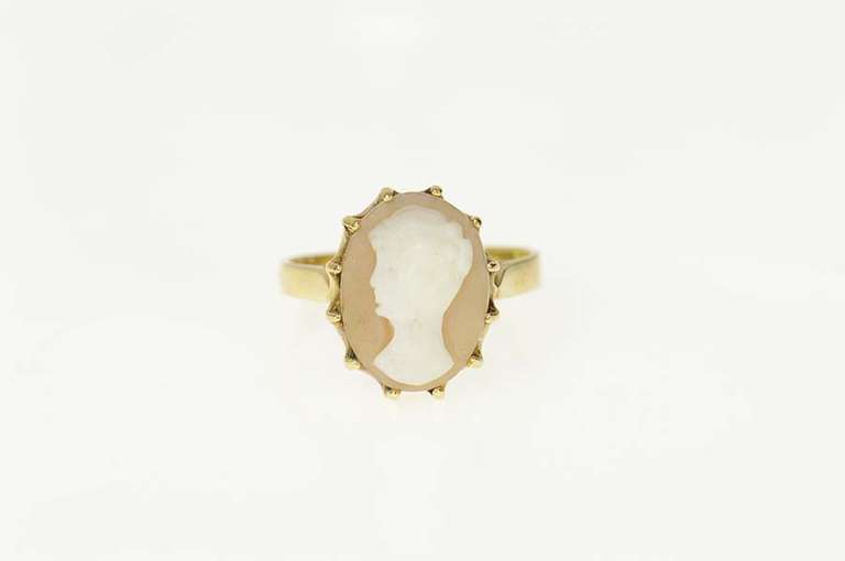14K Yellow Gold Carved Shell Retro Cameo Statement Ring