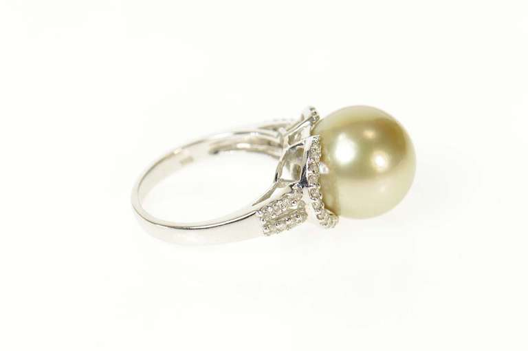 18K White Gold Pearl Diamond Halo Classic Statement Cocktail Ring