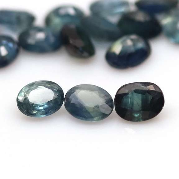 Heated only! 6.78ct Royal blue Sapphire set from Madagascar