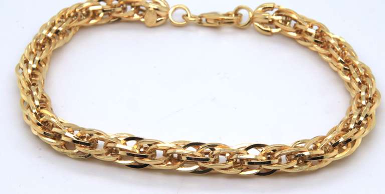Elegant Yellow Gold Twisted Bracelet