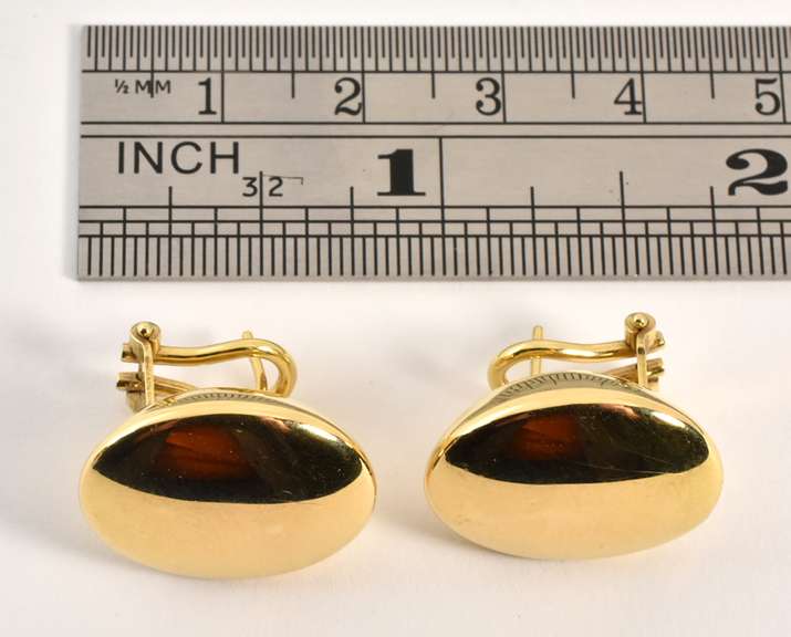 Well Made Oval Button Earrings