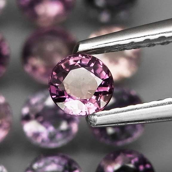 Simply stunning 7.68ct unheated Sapphire set