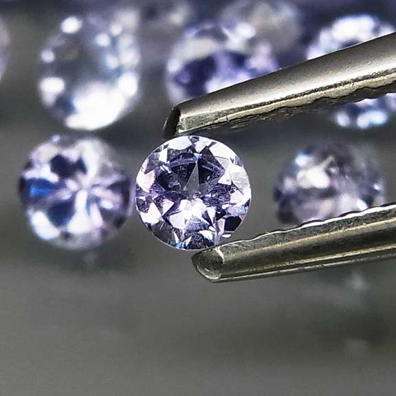 Heavy flashing 4.79ct diamond cut Tanzanite set