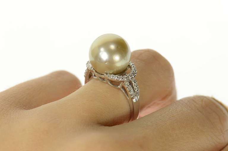 18K White Gold Pearl Diamond Halo Classic Statement Cocktail Ring