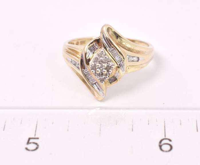 Lush Ladies Cluster Diamond Ring in Yellow Gold