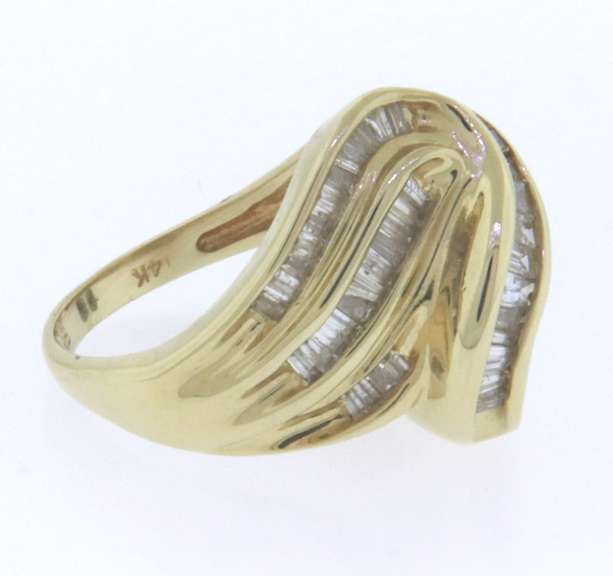 Powerful Diamond Yellow Gold Swirl Ring