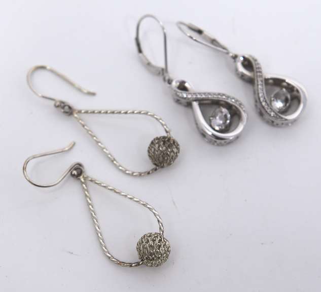 Lot of 2 Dangle Earrings in Sterling Silver