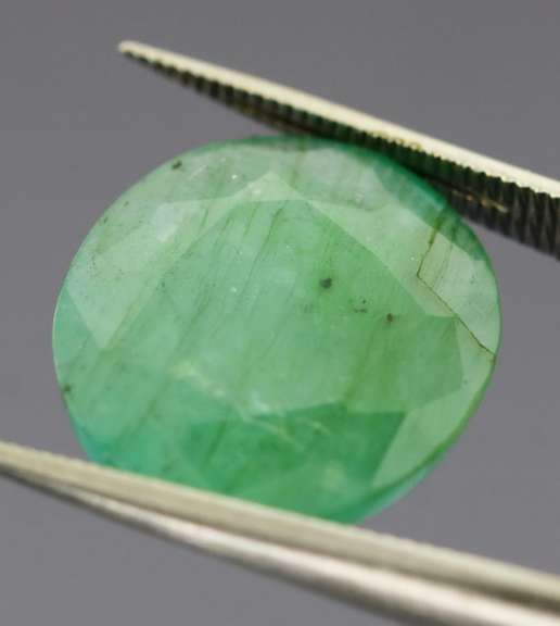 Superb FLAT CUT 5.68ct grass green Emerald