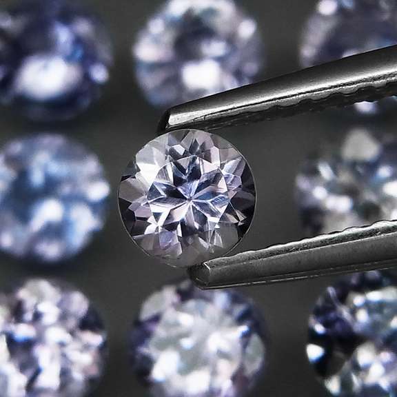 Gorgeous 6.28ct multi-color Tanzanite set