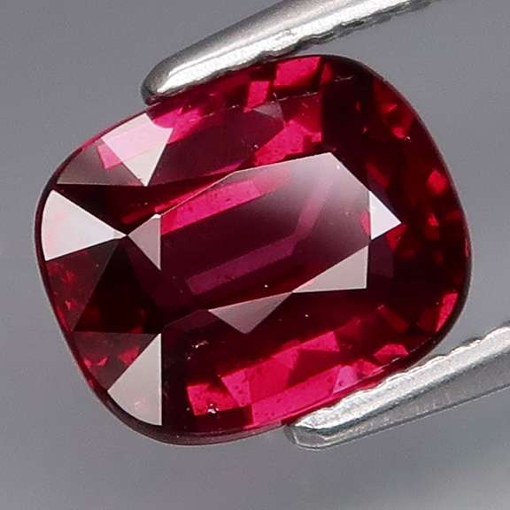 Simply lovely 2.26ct violet pink Rhodolite Garnet