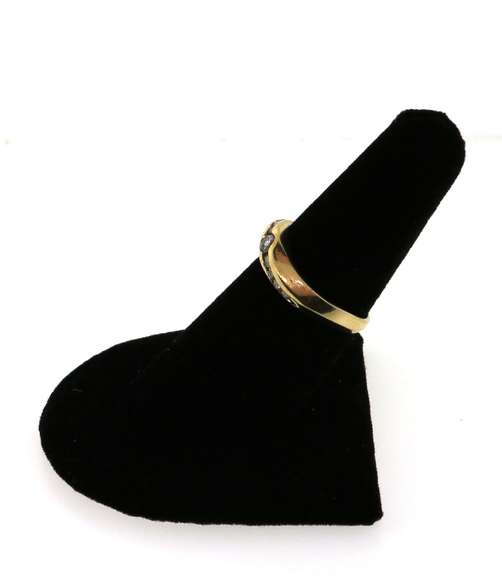 Beautiful 14k Gold Ring with Centerpiece Diamond