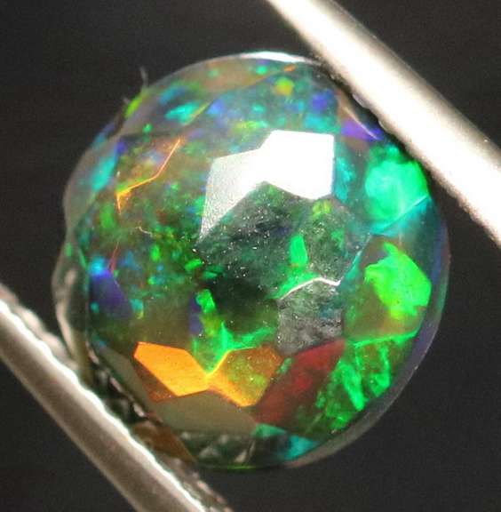 Vibrant 1.64ct Welo black Opal solitaire