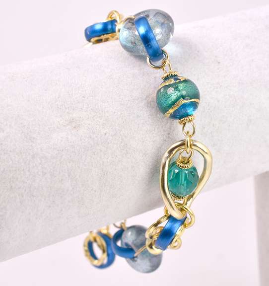 Immaculate Italian Made, Hand Blown Art Glass and Gold Links Bracelet and Earrings
