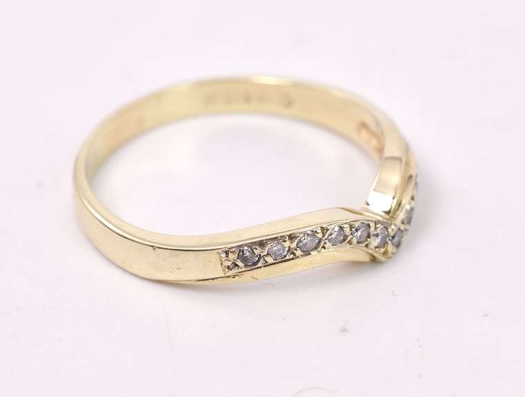 Dazzling Diamond Band Ring in 14K Yellow Gold