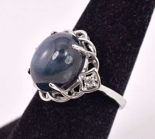 Sensational 11.11CTS Cabochon-Cut Star Sapphire & 0.08CTW Diamond Ring in Sterling Silver