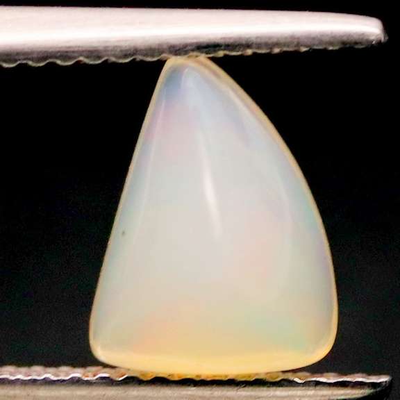 Shark fin cut! 1.65ct unheated Welo Jelly Opal