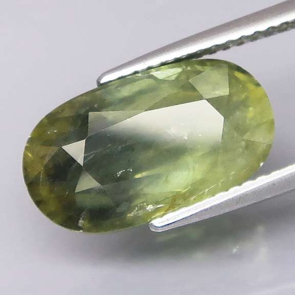 Rare bi-color 7.73ct all natural Tanzanian Sapphire