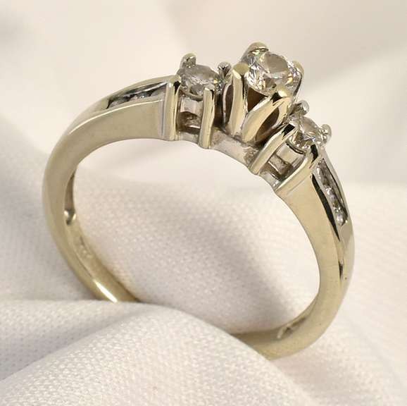 Sweet 3 Diamond Ring