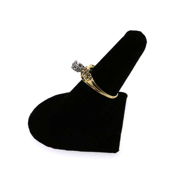 Round Diamond Cluster Ring with 14k Gold