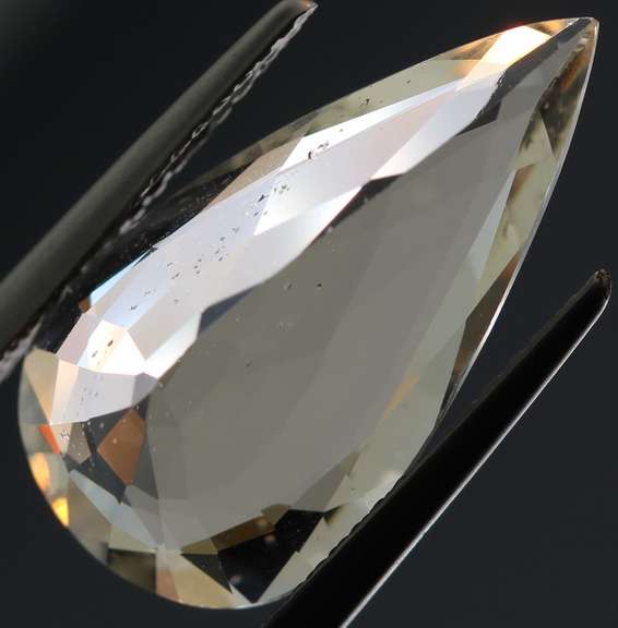 Remarkable 5.99ct high fire platinum blonde Beryl