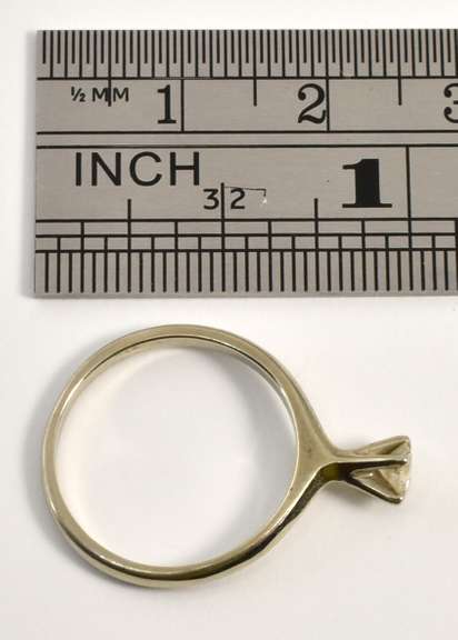 Sweet 18k WG Engagement Ring