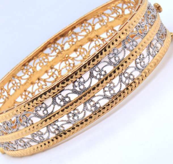 Outstanding 21kt Two Tone Filigree Bangle Bracelet