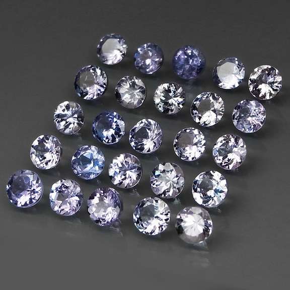 Gorgeous 6.28ct multi-color Tanzanite set