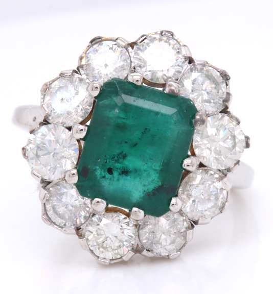 Powerful White Gold Emerald and Diamond Vintage Ring
