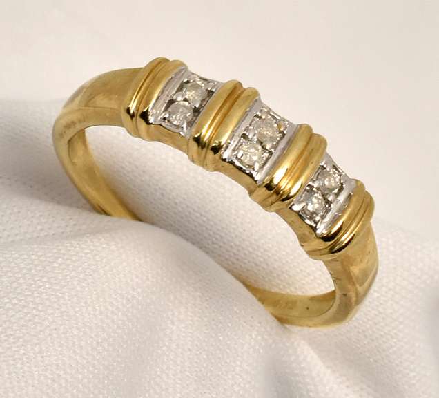 Nicely Designed 6 Diamond Ring