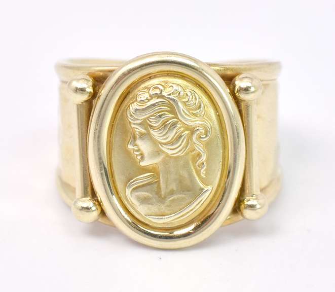 Captivating Cameo Ring in 14K Yellow Gold