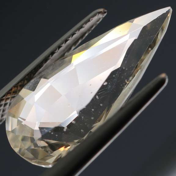 Remarkable 5.99ct high fire platinum blonde Beryl