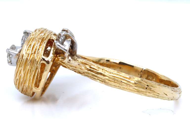 Attractive 18kt Diamond Swirl Ring