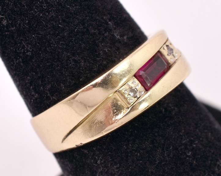 Beautiful Band Style Ruby Ring in 14K Yellow Gold