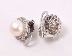 Lush Pearl Earrings in 18K White Gold