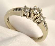 Sweet 3 Diamond Ring