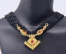 Fantastic 22kt Yellow Gold Black Onyx and Pearl Choker Necklaece w Matching Earrings