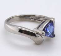 Incredible 18kt Tanzanite and Baguette Diamond Ring