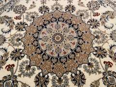 Fine Persian Kashan 6' Round