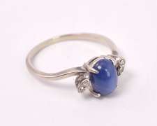 Stunning Star Sapphire Ring in White Gold
