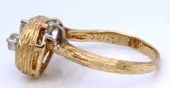 Attractive 18kt Diamond Swirl Ring