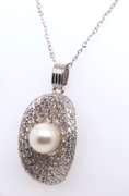 Attractive 18kt Pave CZ nad 9mm Pearl Pendant on Chain