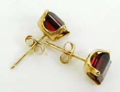 14K Gold 5MM Garnet Stud Earrings