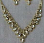 Set Of Fashion Jewelry Neck Lace And Earrings