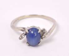Stunning Star Sapphire Ring in White Gold