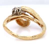 Attractive 18kt Diamond Swirl Ring