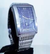 Gucci men's wristwatch 8600M Automatic Swiss Made NEW with tags box and papers