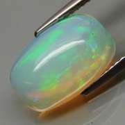 Beautiful 2.75ct rolling flashing Welo Opal
