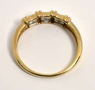 Nicely Designed 6 Diamond Ring