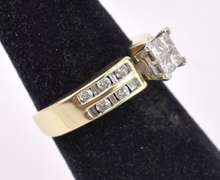 Wonderful Ladies Diamond Ring in 14K Yellow Gold
