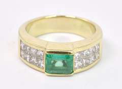 Brilliant Emerald and Diamond Ring in 18K Yellow Gold